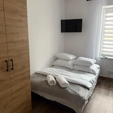 Granat Hostel *